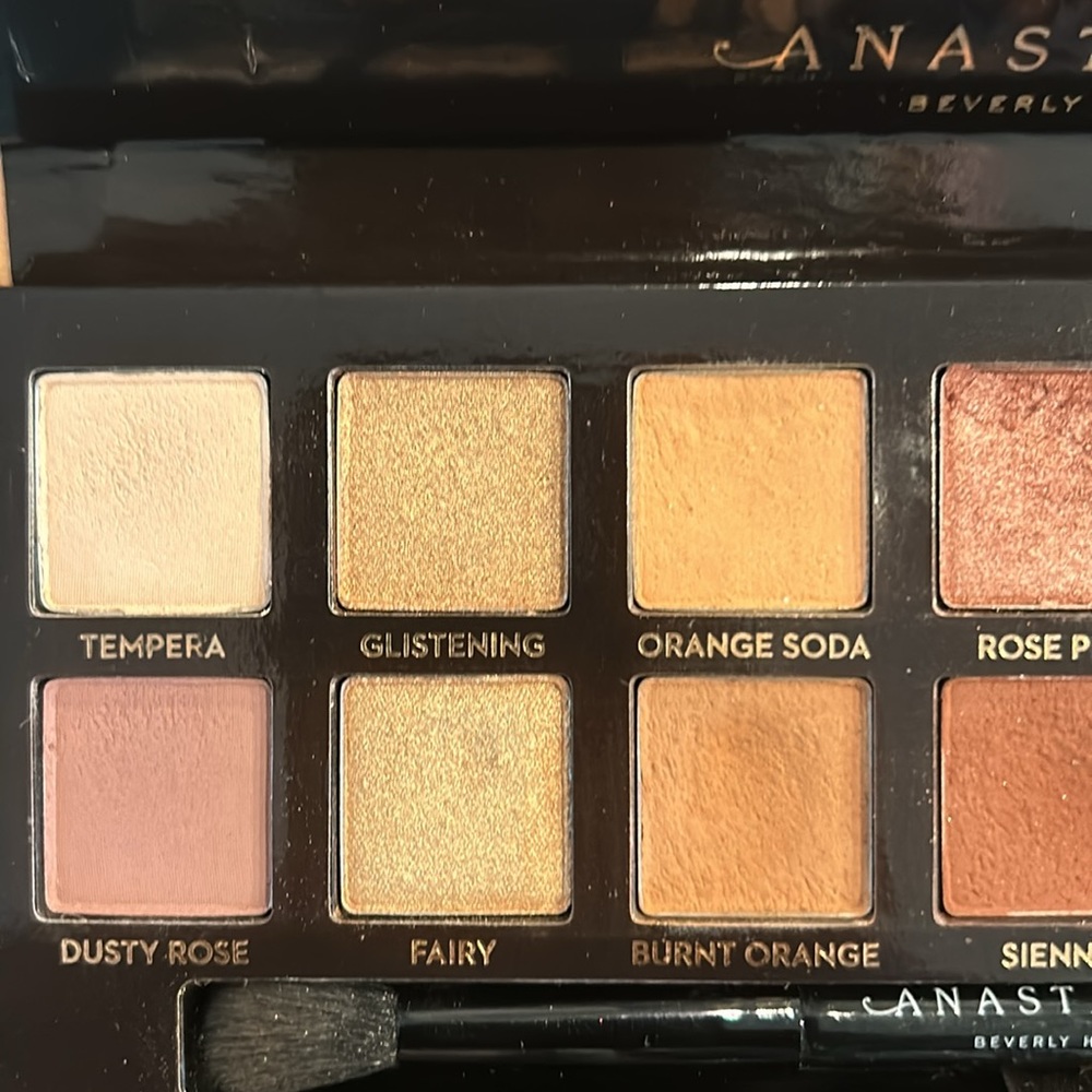 ABH Soft Glam eyeshadow palette - Picture 2 of 5